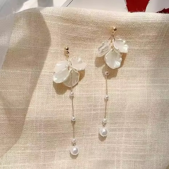 Angel Gold and White Floral Earrings with Pearl Accents - Picture 9 of 12